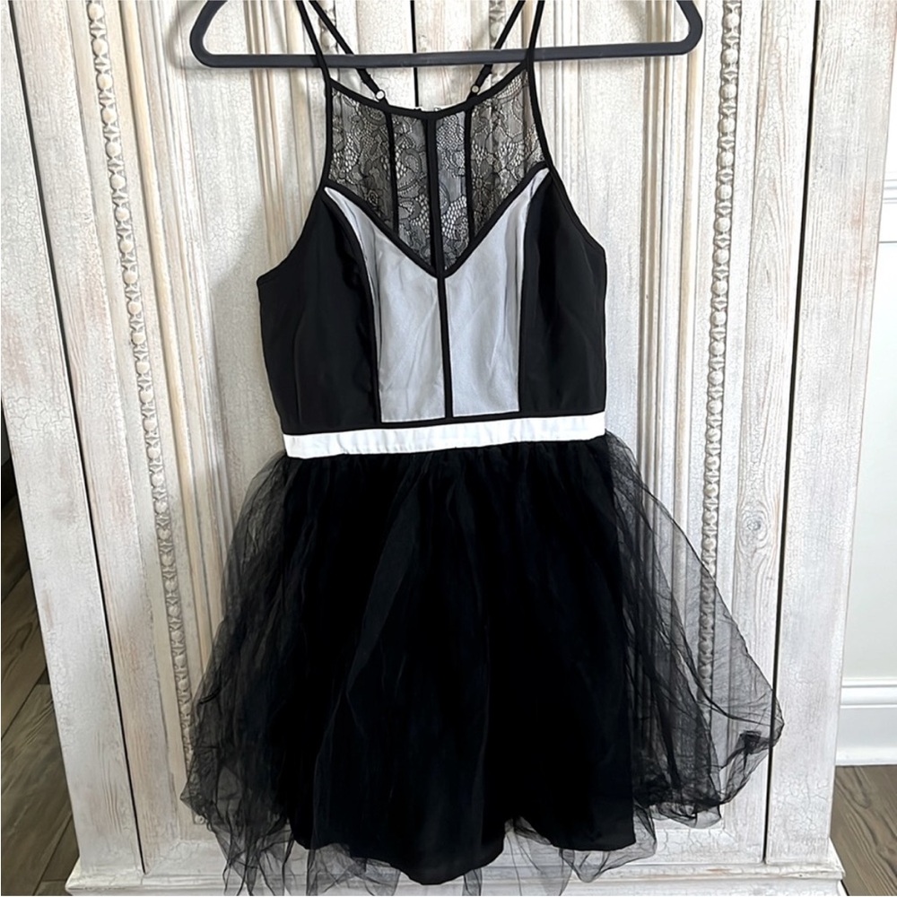 BCBG GENERATION Blocked Tulle Cocktail Dress - Picture 3 of 11